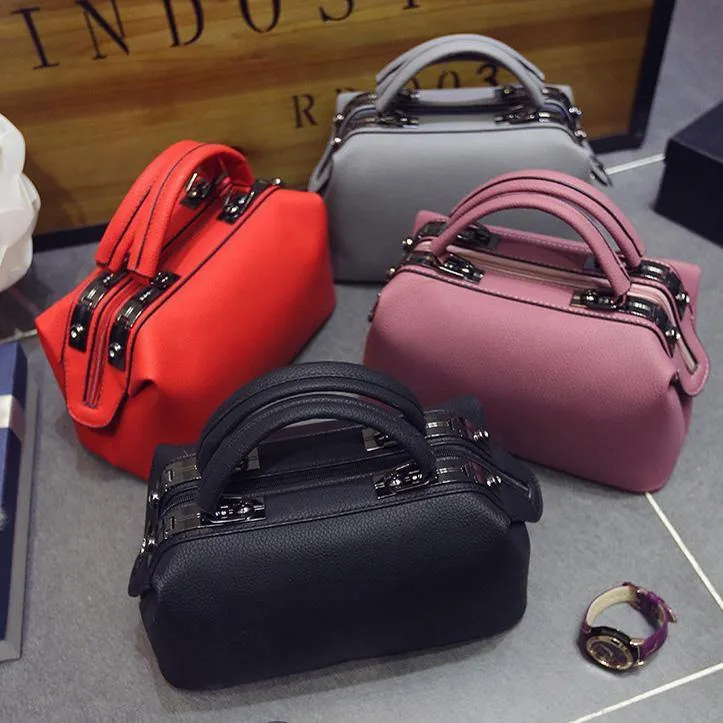 BLACK FAUX LEATHER DOCTOR STYLE HOLDALL HANDBAG