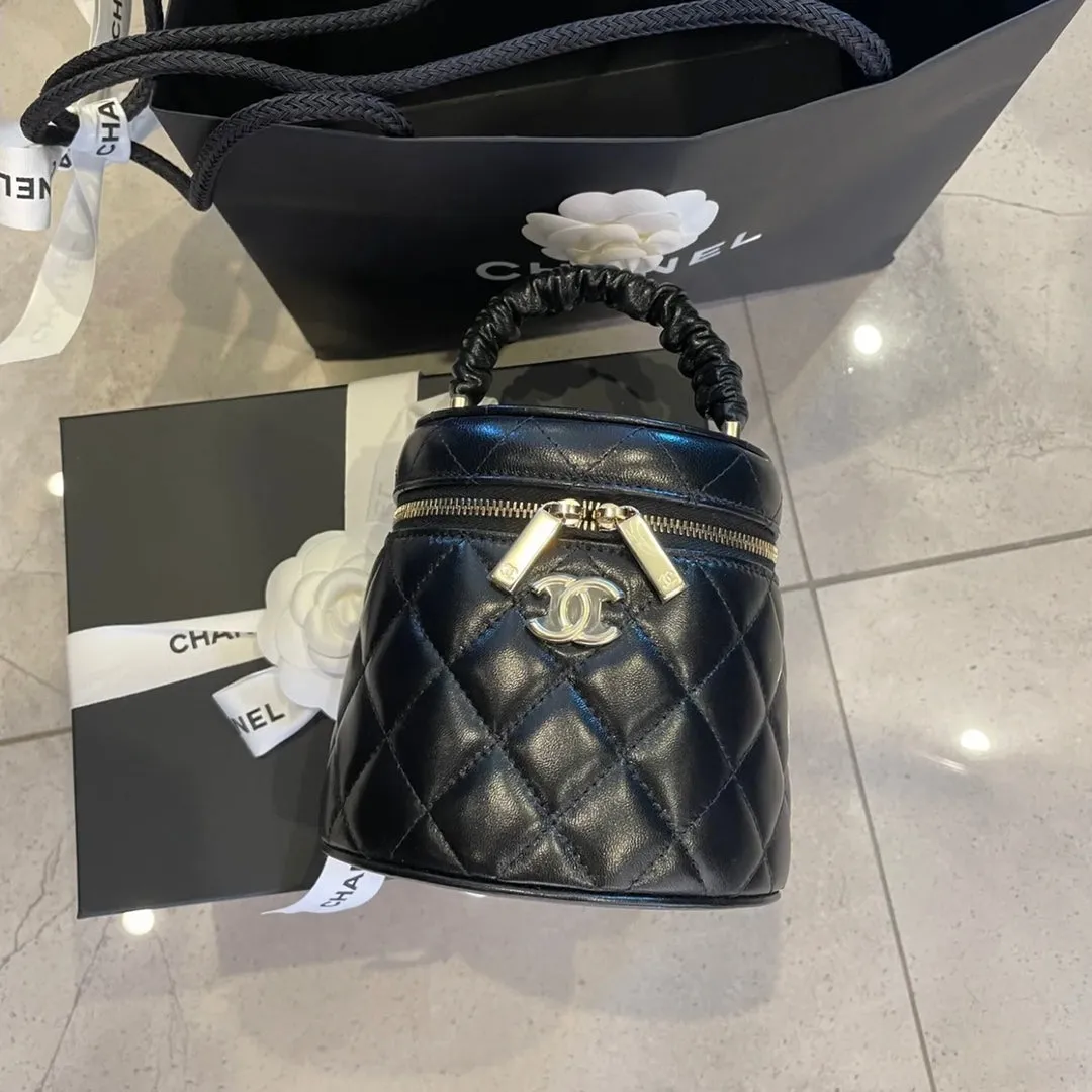 CHLSmall Vanity Case 16cm Black For Women AS3210