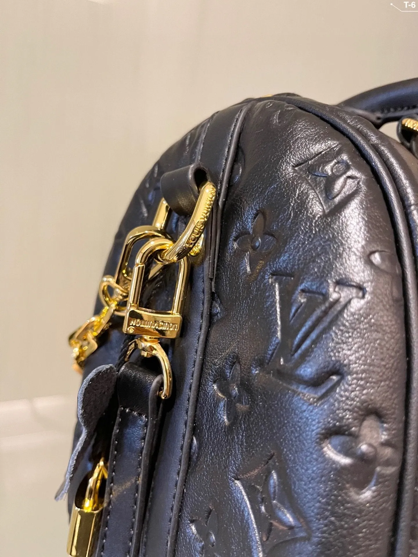 Designer Handbags LN 476